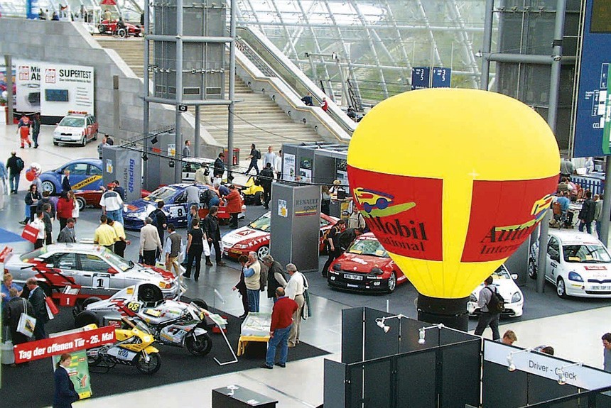 Мы побывали на открытии региональной автомобильной выставки Auto Mobil International 2001 года