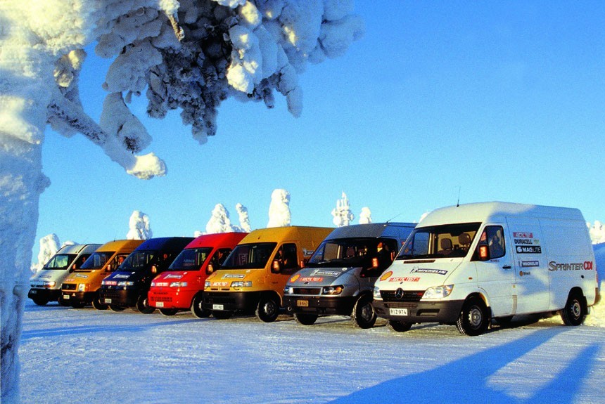 Семь фургонов в арктик-тесте 2000 года 