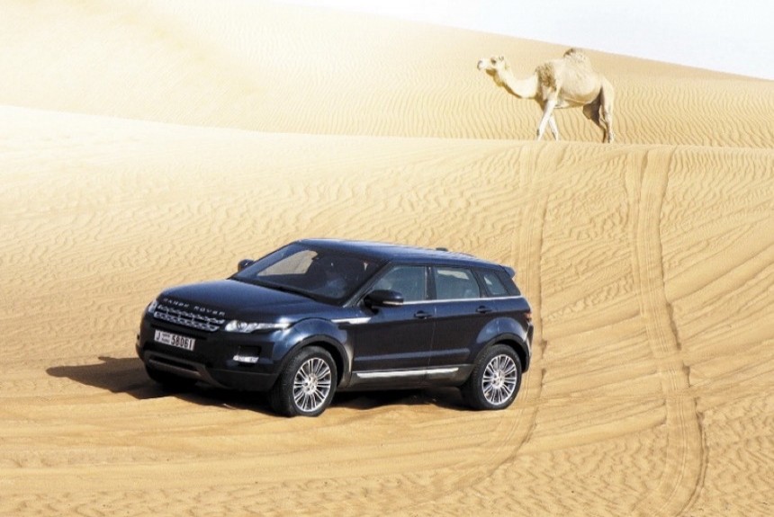 Илья Хлебушкин поездил на кроссовере Range Rover Evoque по пескам Аравийской пустыни
