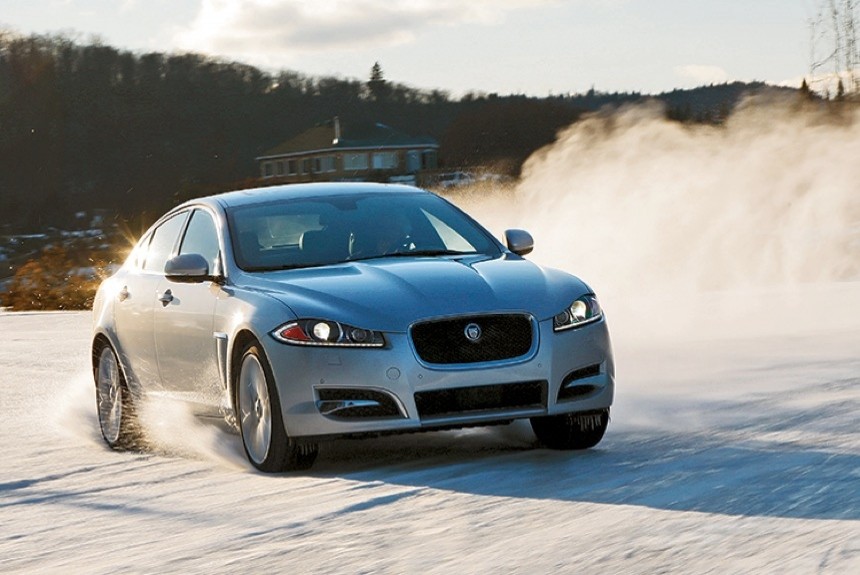 Теперь Jaguar XF и XJ имеют исполнение AWD, all-wheel drive. Драйв на все колеса!