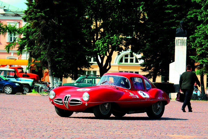 Опознанный летающий объект: на ретроралли Золотое Кольцо за рулем Alfa Romeo Disco Volante 1953 года