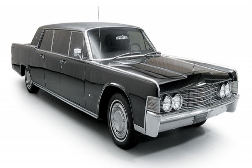 К середине прошлого столетия иметь в своей производственной программе настоящий лимузин могла себе позволить только одна американская марка, — Cadillac. …