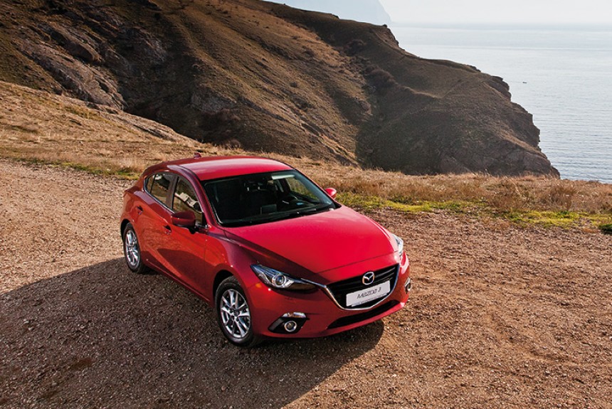 Новое поколение автомобиля Mazda 3: седан, хэтчбек и ялтинские серпантины