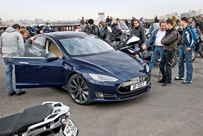 Первые впечатления главного редактора Авторевю от свежеприобретенного автомобиля — Tesla Model S