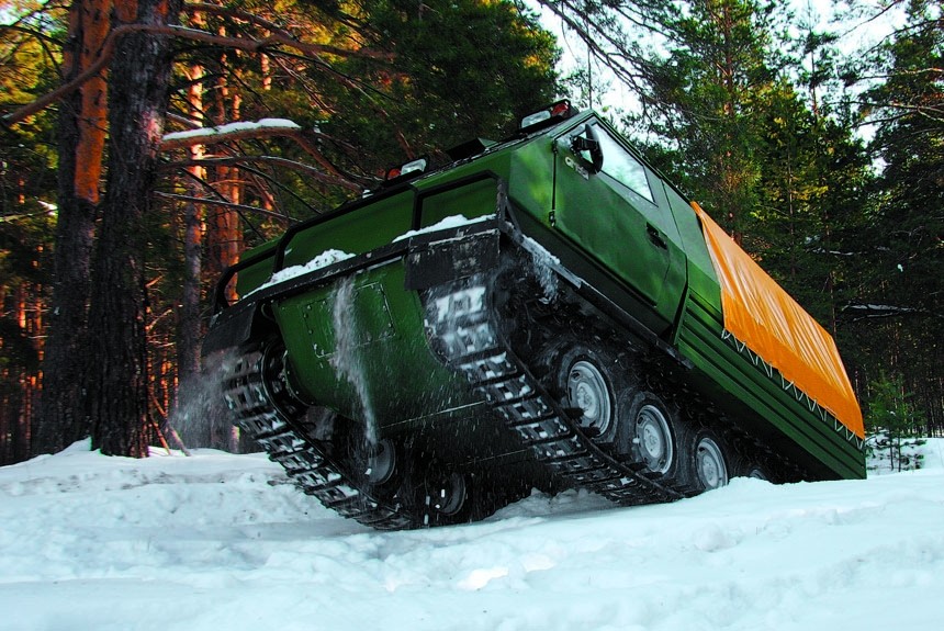 С автомобильным уклоном: Константин Сорокин и гусеничный снегоболотоход СМ 581