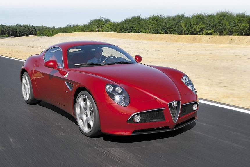 Непродажная: Михаил Подорожанский встретился с суперкаром Alfa Romeo 8C Competizione на полигоне Балокко