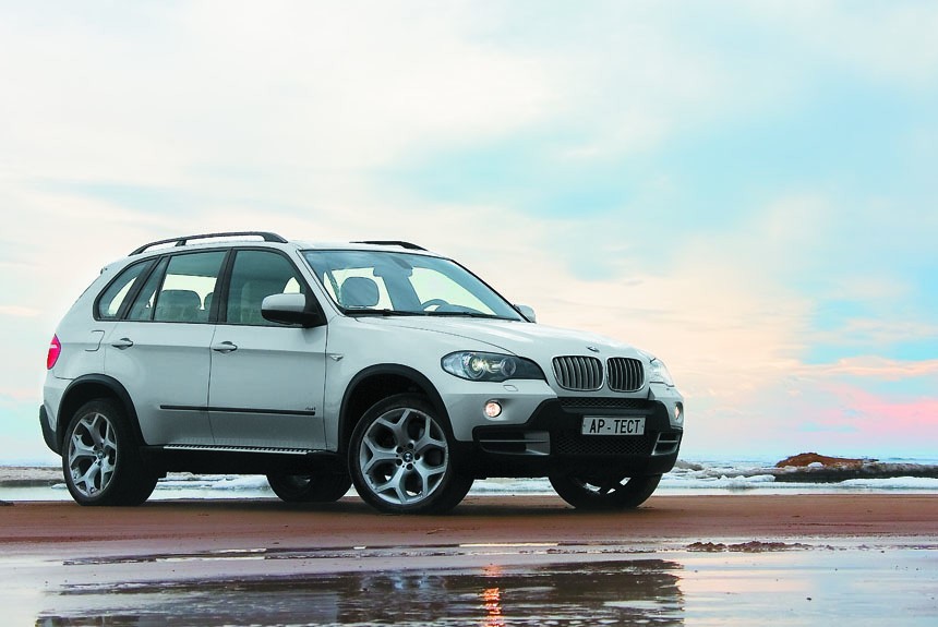 В нашей «примерочной» — BMW X5 4.8i