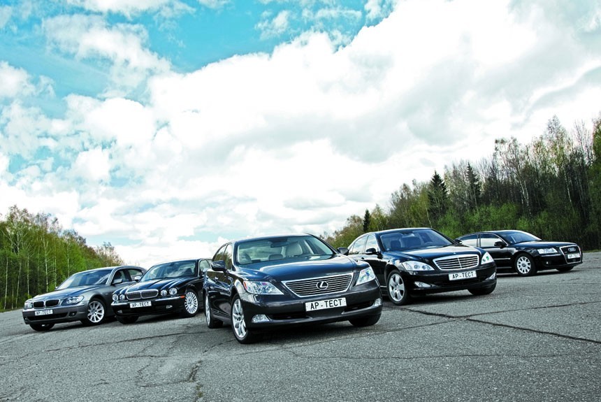 Audi A8L, BMW 750Li, Volkswagen Phaeton, Мерседес S 500 L или Daimler Super Eight?
