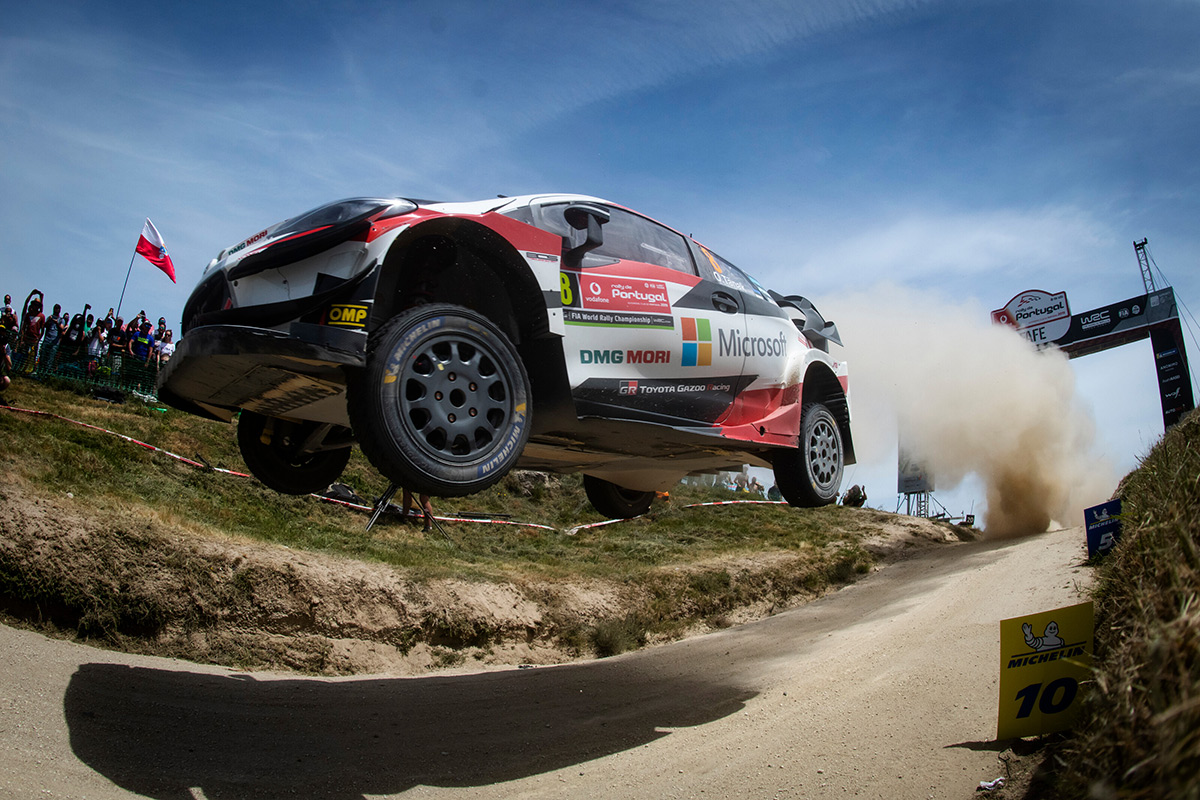 Отт Тянак и Мартин Ярвеоя вырвались вперед по числу побед на этапах WRC за сезон, однако в личном зачете эстонцы пока держатся на втором месте