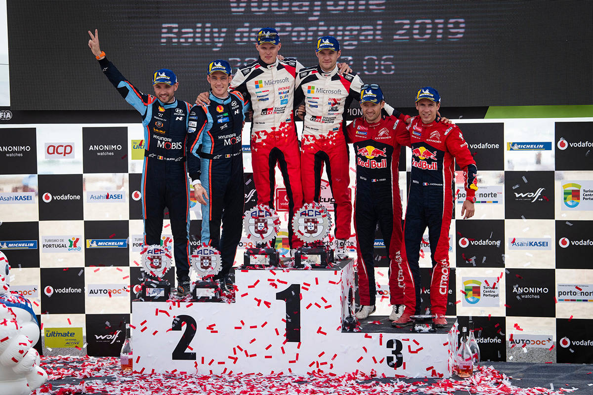 Отт Тянак и Мартин Ярвеоя вырвались вперед по числу побед на этапах WRC за сезон, однако в личном зачете эстонцы пока держатся на втором месте
