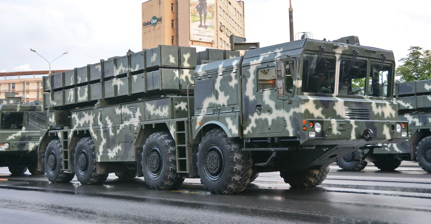 Единственной системой, смонтированной на МЗКТ-7930 и принятой на вооружение белорусской армии, является РСЗО/РК Полонез