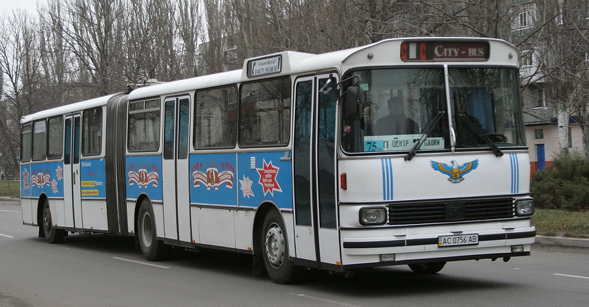 Сочлененная Setra S150 в варианте «стандартного автобуса» в Кременчуге несколько лет назад в очень неплохом состоянии