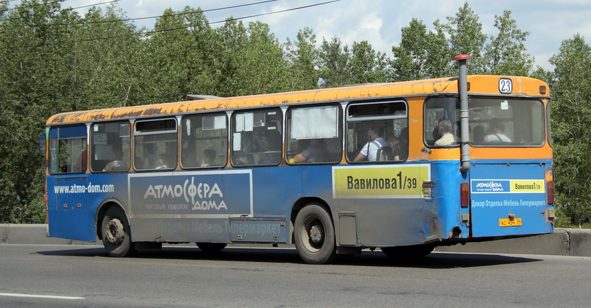 Этот красноярский SL-bus, выпущенный минимум тридцать лет назад, обзавелся воздушным фильтром из водопроводного пластика. Но бегает по 23-му маршруту