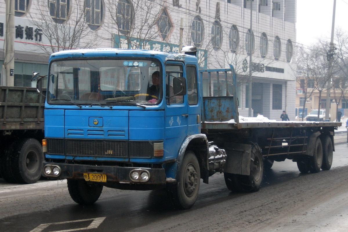 В 1970-х Hongyan производил грузовики по лицензии ROMAN, в 1990-х — по лицензии Steyr