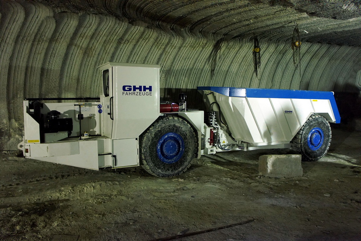 Основная программа GHH обширна и включает различные подземные машины уменьшенной высоты