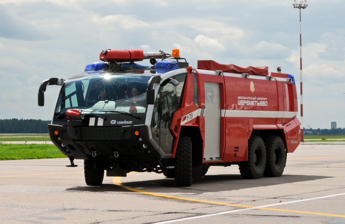 Пожарный автомобиль баз. Аэродромная пожарная машина Rosenbauer. Пожарная машина аэропорта Rosenbauer Panther. Аэродромный пожарный автомобиль Rosenbauer. Аэродромный пожарный автомобиль Rosenbauer 8x8 1 50.