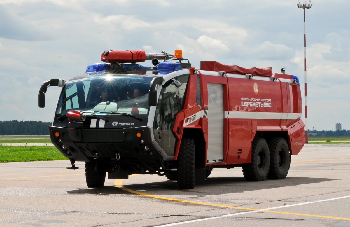 Rosenbauer: юбилейный аэродромник и серийная электропожарка — Авторевю