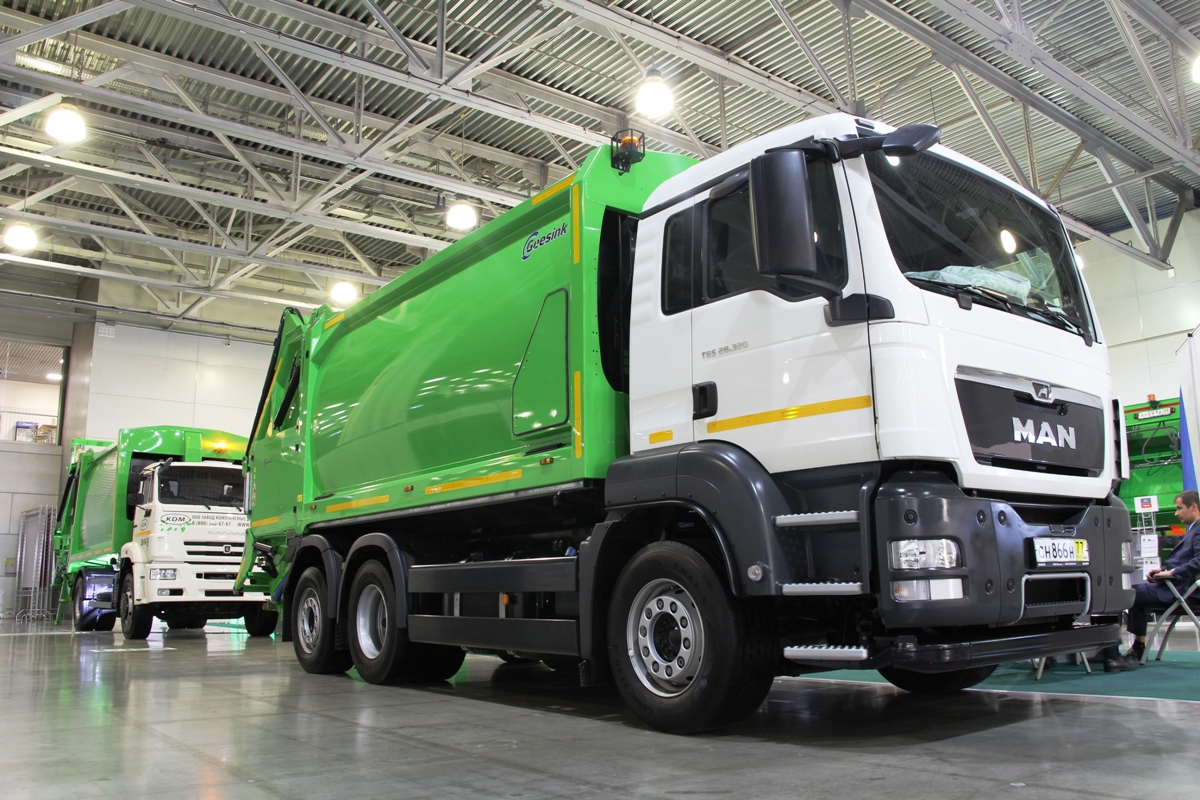 IVECO из Казахстана и другие: знакомимся с новыми мусоровозами на выставке  WasteTech в Москве — Авторевю