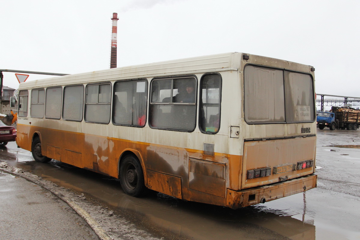 Ранний ЛиАЗ-5256 из Чусового еще в отличном состоянии. А ведь, судя по горизонтальным задним фонарям, ему четверть века минимум