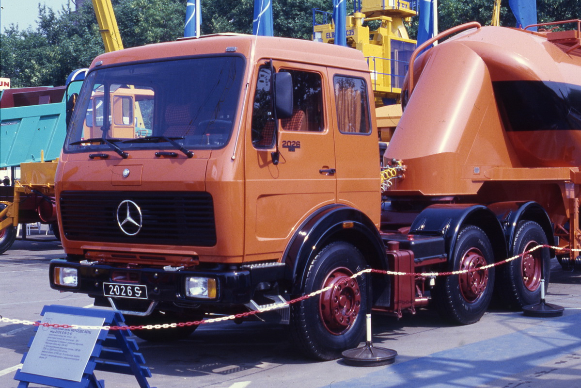 Mercedes Actros празднует четвертьвековой юбилей — Авторевю