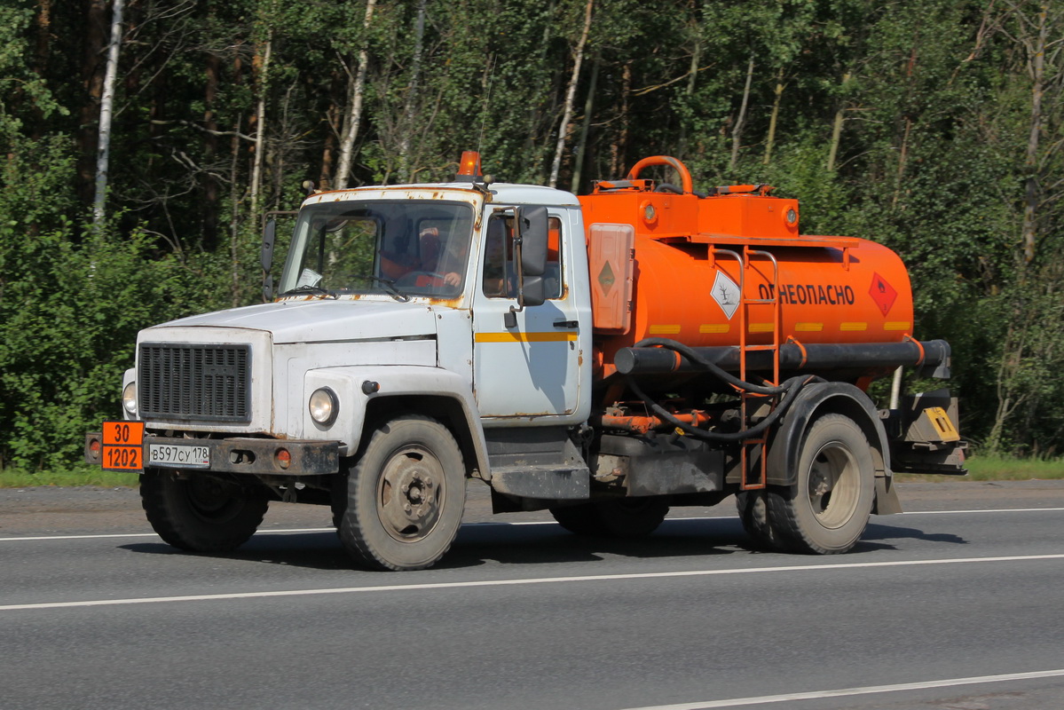 Бензиновые и битопливные двигатели ЗМЗ V8 снимают с производства — Авторевю