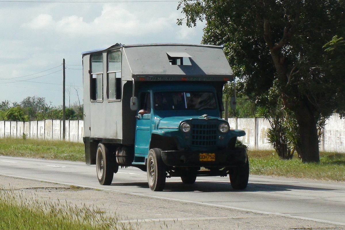 Примеры грузовиков Кубы. Марки некоторых еще можно установить, возраст и состояние – почти нет