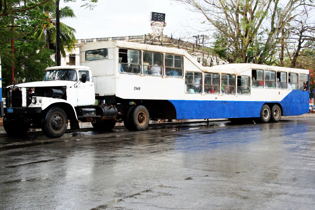 Кубинская экзотика: прицепной автобус-«верблюд»