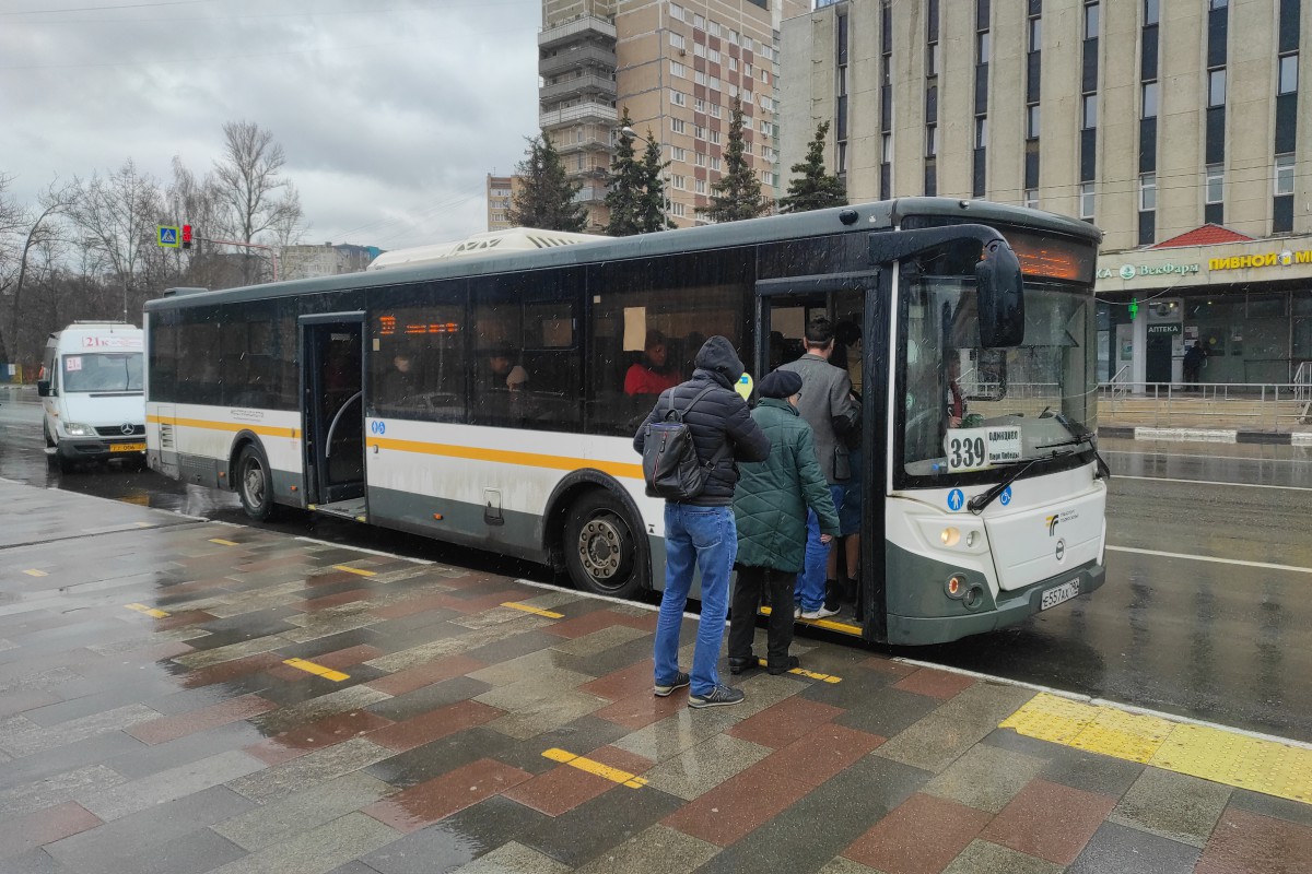 С точки зрения пассажира: на автобусе МАЗ-303 из Москвы в Одинцово —  Авторевю