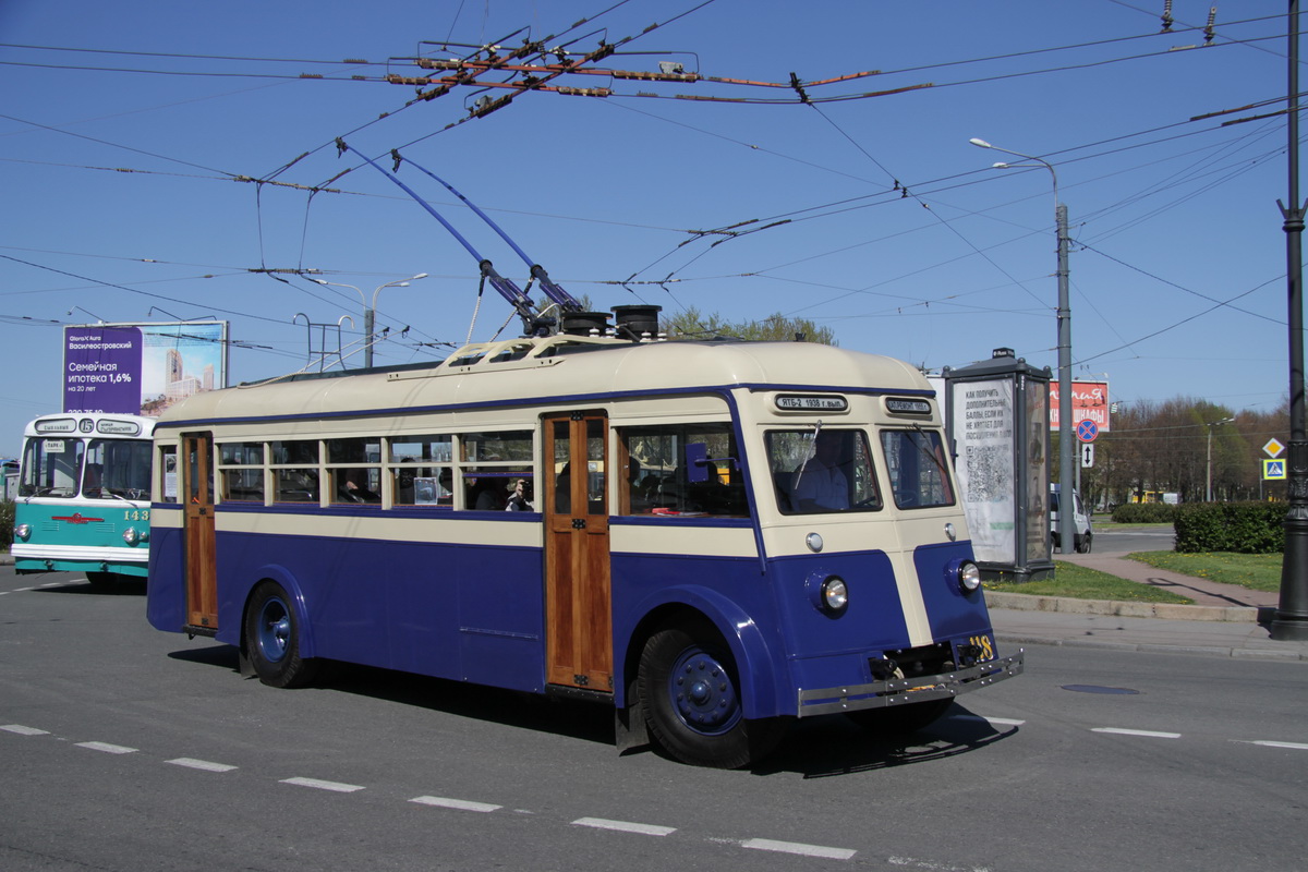 Ретроновинки парада старой техники в Петербурге — Авторевю