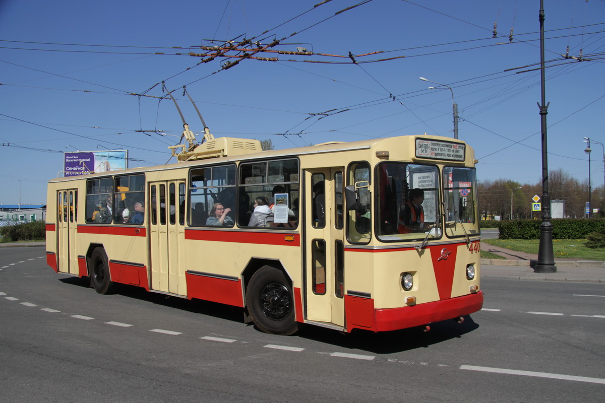 Ретроновинки парада старой техники в Петербурге — Авторевю