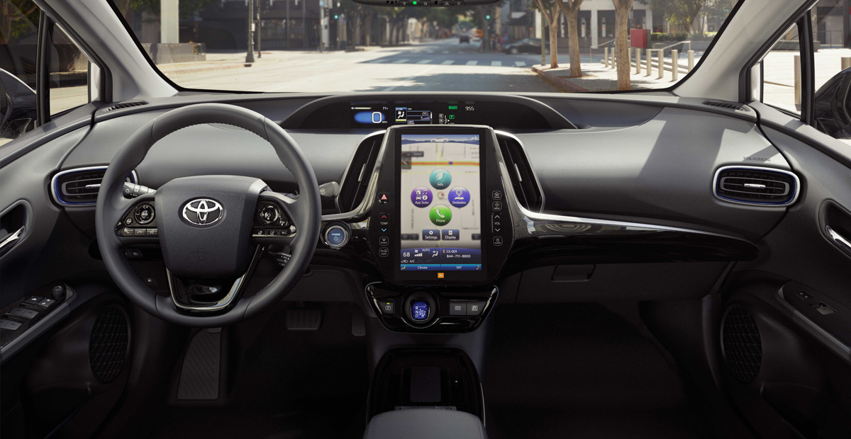 Обновленная Toyota Prius обрела более традиционный дизайн