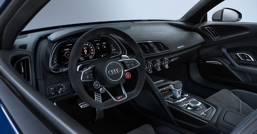 Обновленный суперкар Audi R8: мощнее и экологичнее