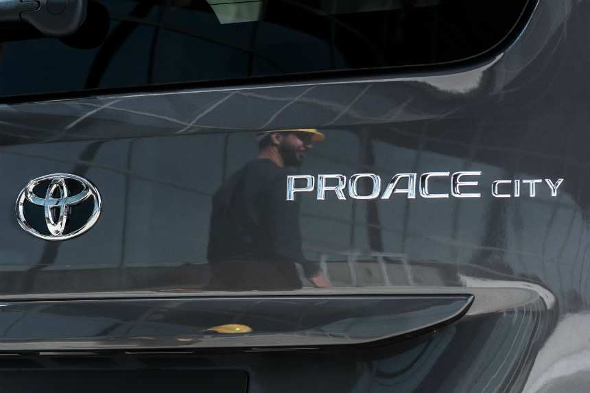 Дайджест дня: гоночный Aurus 01, маленькая Tesla Semi и другие события автоиндустрии