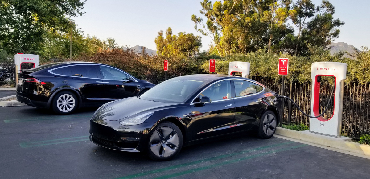 Tesla Model 3 дешевеет: скидка вместо бесплатной зарядки — Авторевю