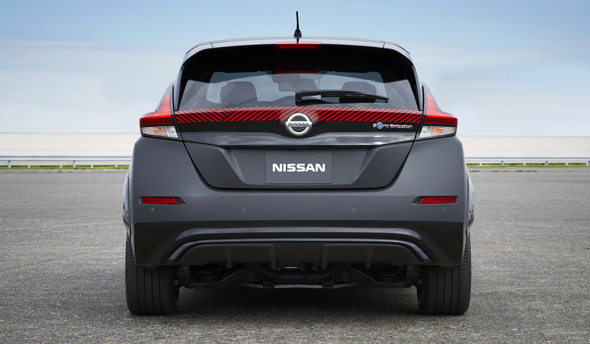 Nissan Leaf примерил полный привод