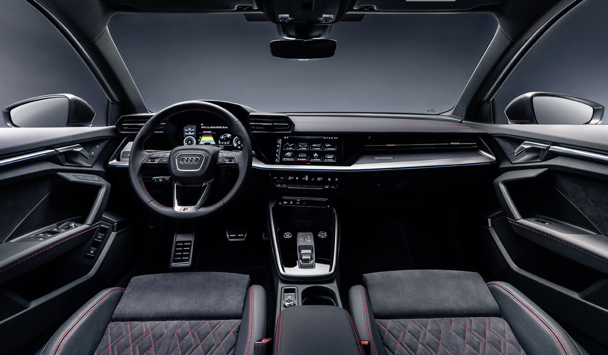 Гибридный хэтчбек Audi A3 стал «горячее»