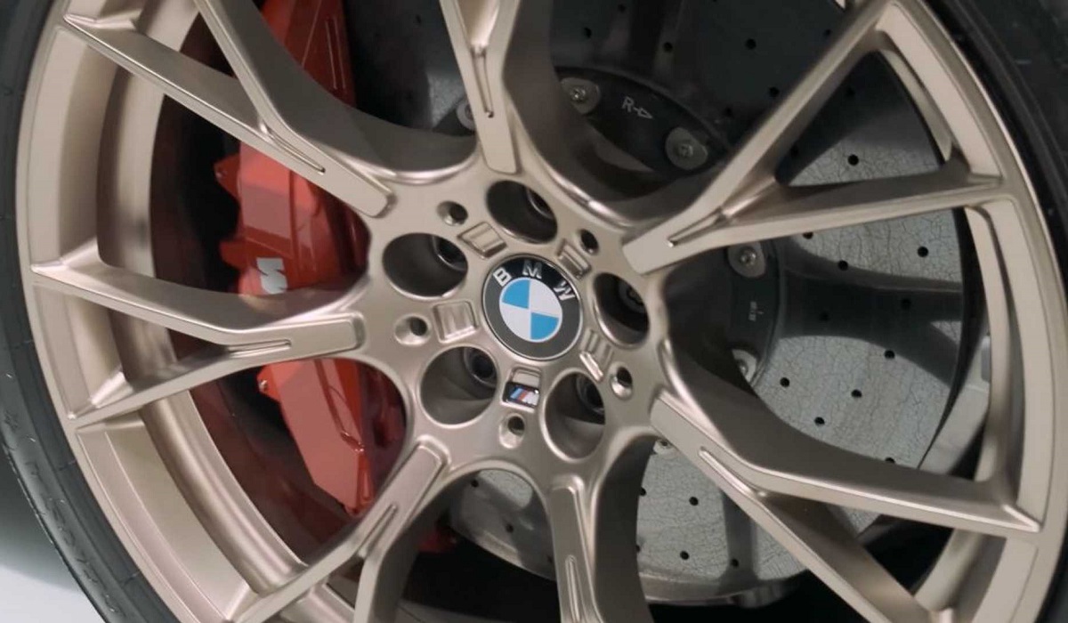 Экстремальный седан BMW M5 CS показали на тизере