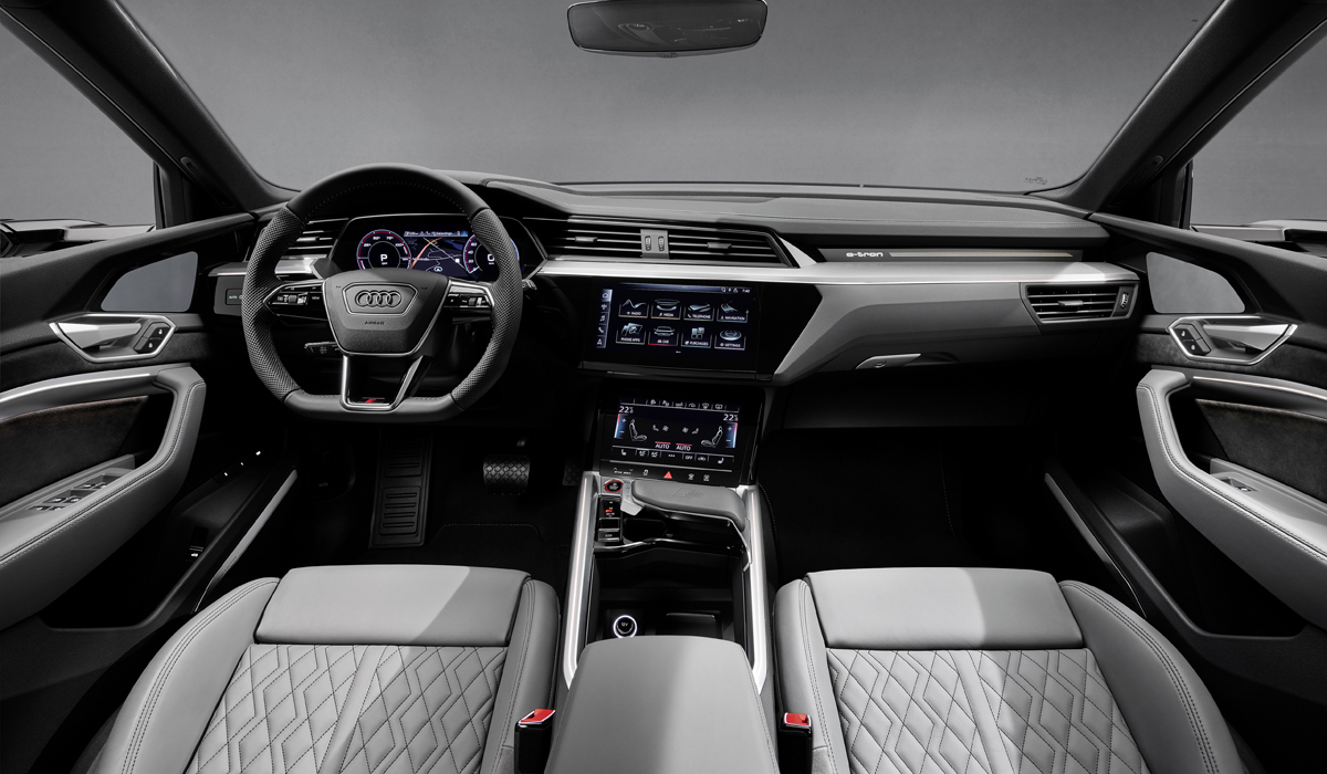 Представлен Audi e-tron S с тремя электромоторами