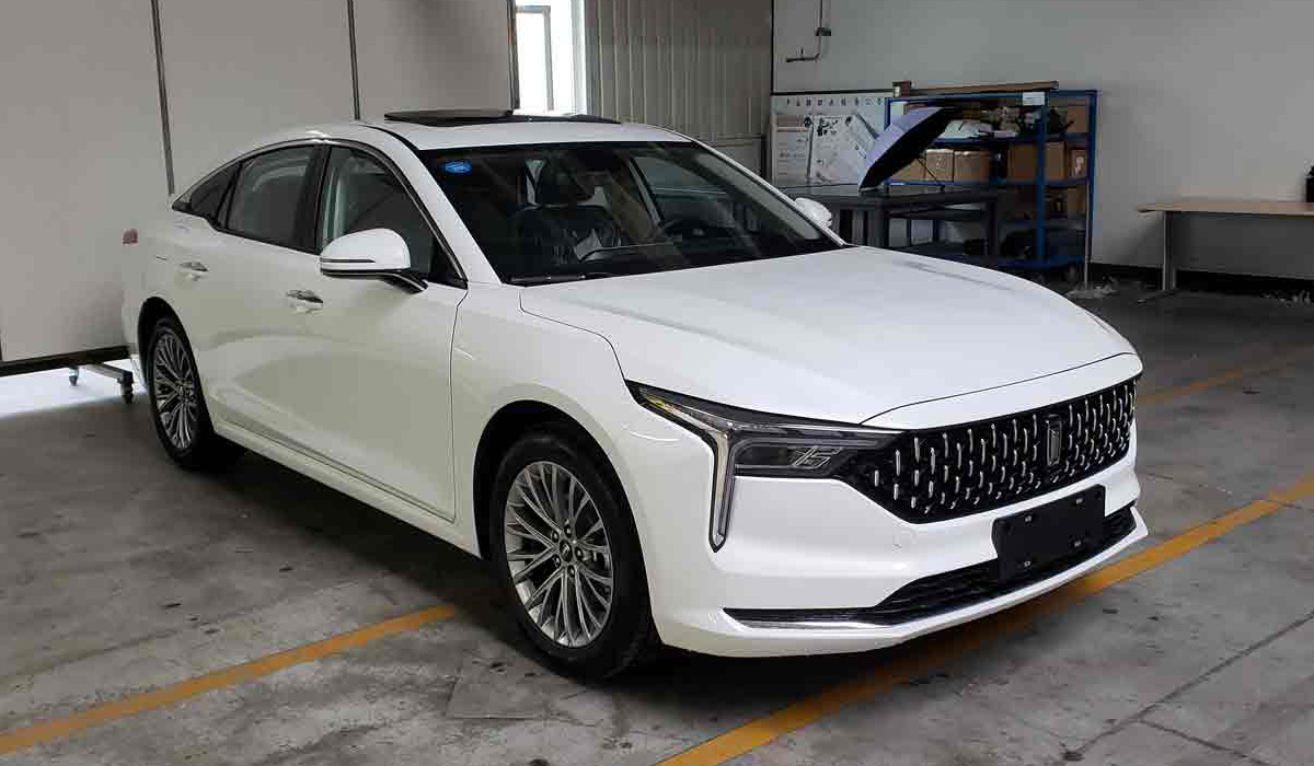 According to preliminary information, the "seventy" with a length of 4810 mm will have a front-wheel drive platform with a wheelbase of 2800 mm and a 1.5 petrol turbo engine with a capacity of 169 HP. More details later. And then there will be other bestune series sedans in the same style.