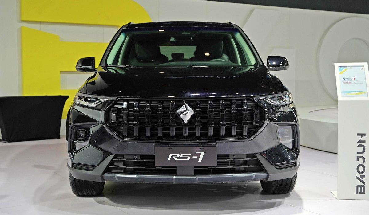 The set of units is standard for R-models of the Baojun brand. This is a 1.5 petrol turbo engine in the most powerful version (177 HP against 151 HP in the RS-5 model), CVT and front-wheel drive only. In the Chinese market, this combination is quite enough, because the Baojun RS-7 promises to be relatively affordable. The start of sales is scheduled for autumn.