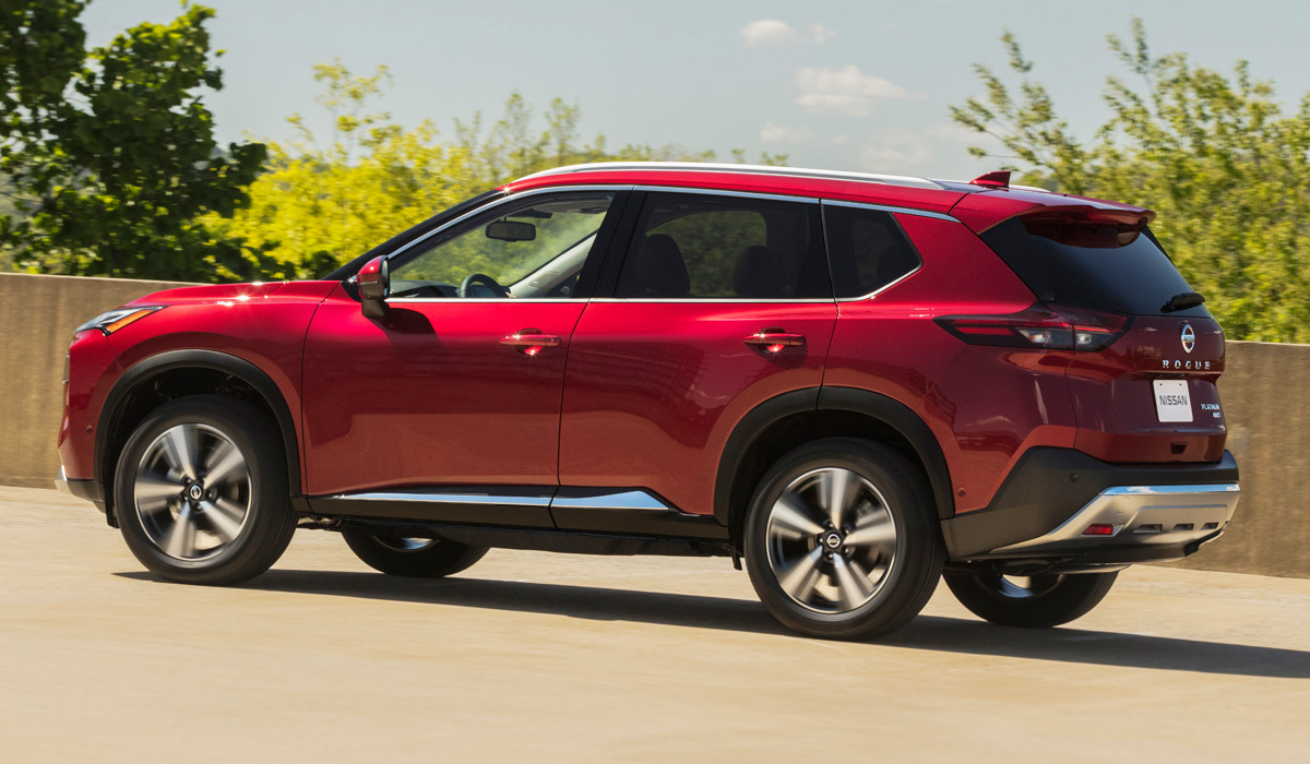 In the American market, new crossovers Nissan Rogue locally produced will begin selling in the fall. But the international X-Trail of the new generation will have to wait, and in Russia even longer than in other countries, because the updated SUV of the current generation reached us with a long delay.