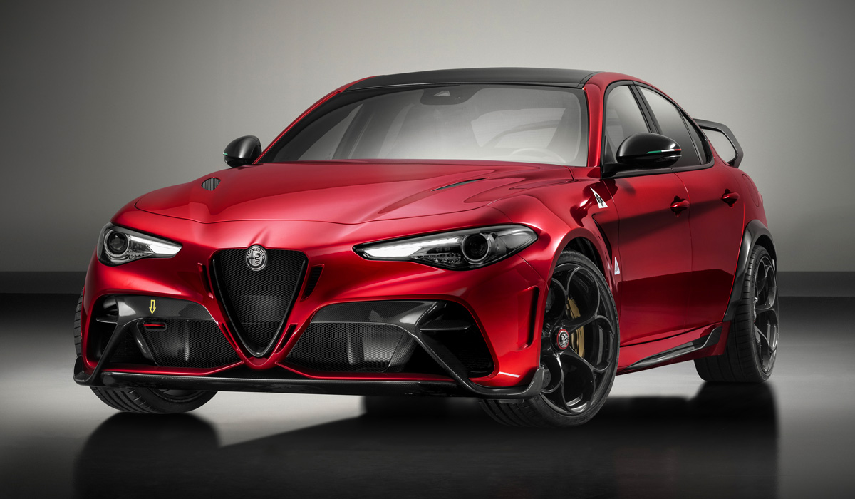 Alfa Romeo Giulia зеленая