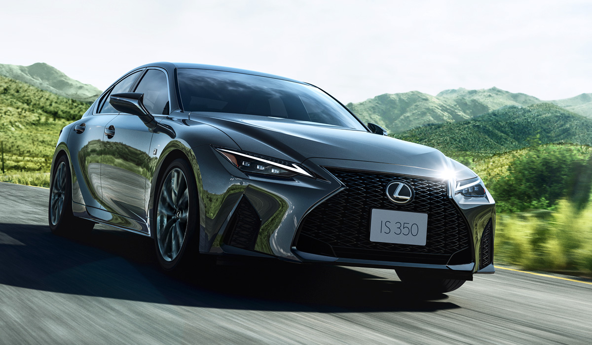 Новый Lexus IS для Японии: гибрид и Mode Black