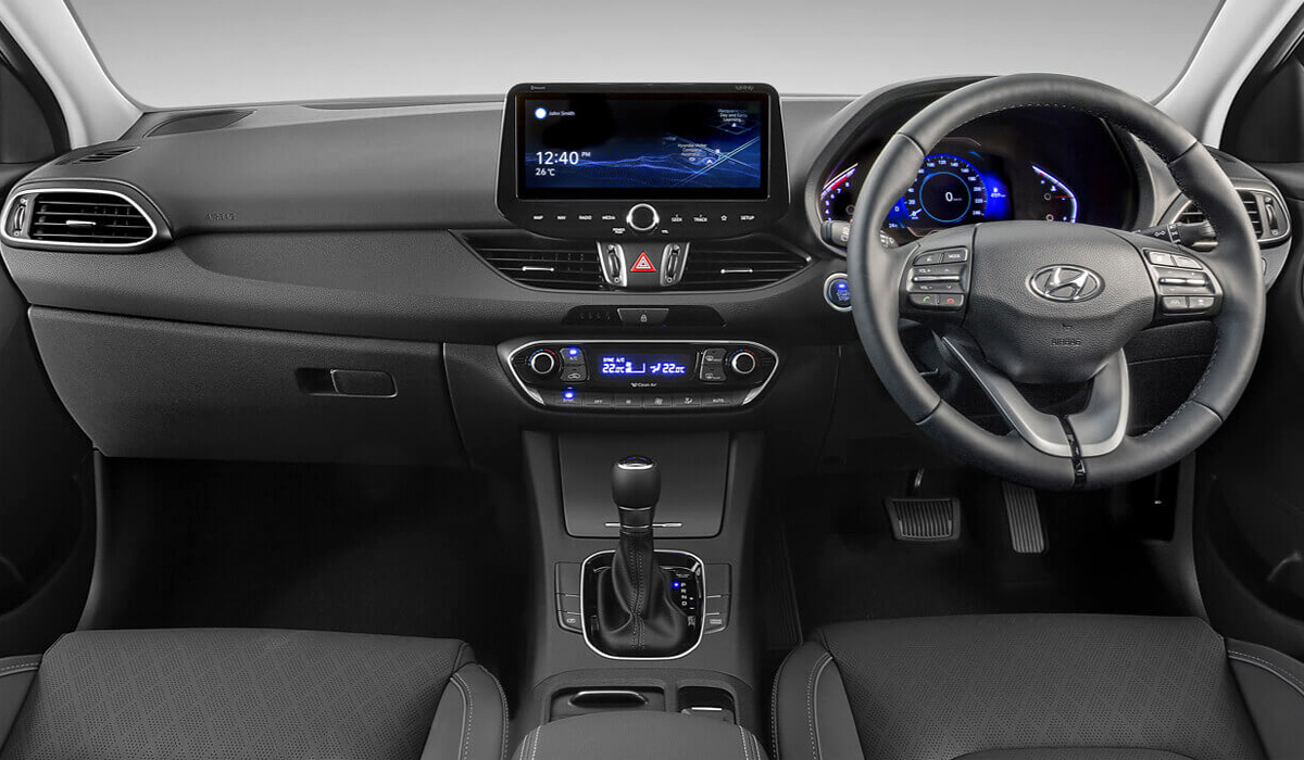 Hyundai i30: альтернативный рестайлинг и седан