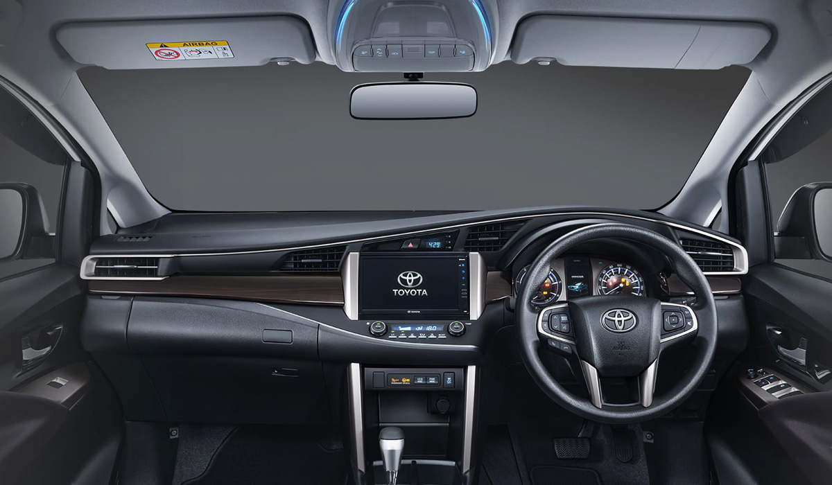 Обновлен рамный минивэн Toyota Kijang Innova