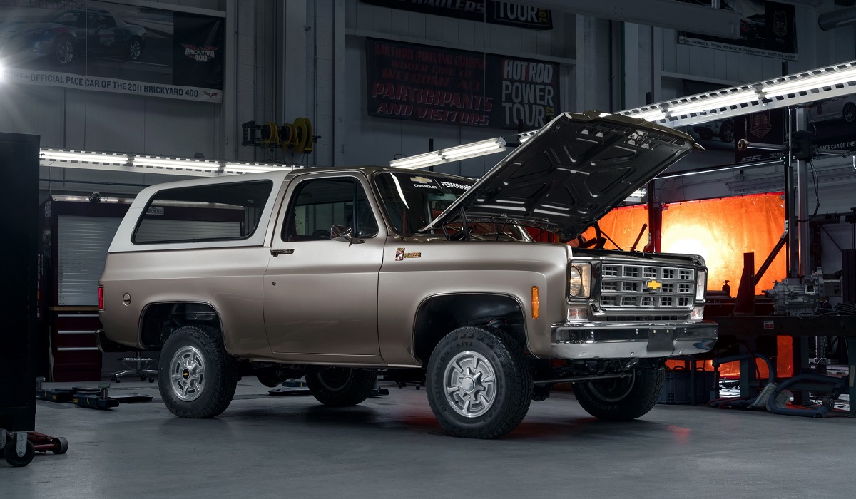 Внедорожник Chevrolet K5 Blazer-E примерил технику электрохэтчбека —  Авторевю