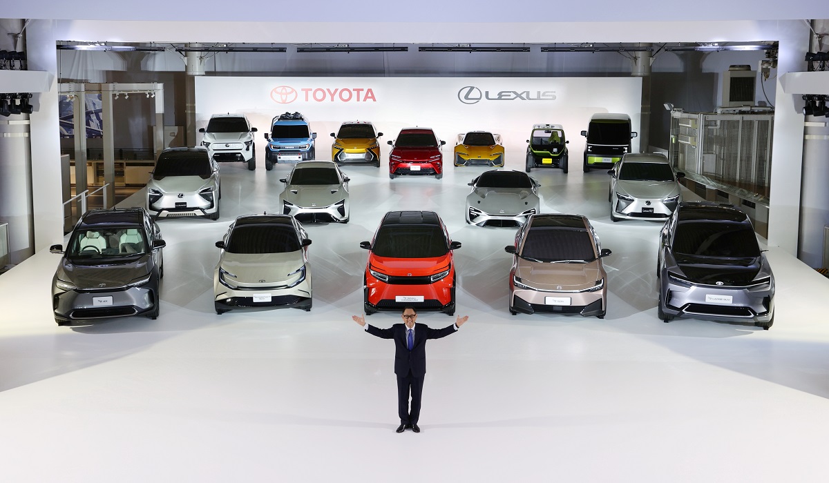 Пятнадцать электромобилей Toyota — «мини-Крузак», пикап, родстер, народный седан и лапша с креветками