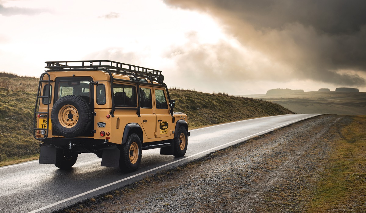 Land Rover Defender Works V8 Trophy: 25 машин для любителей классики —  Авторевю