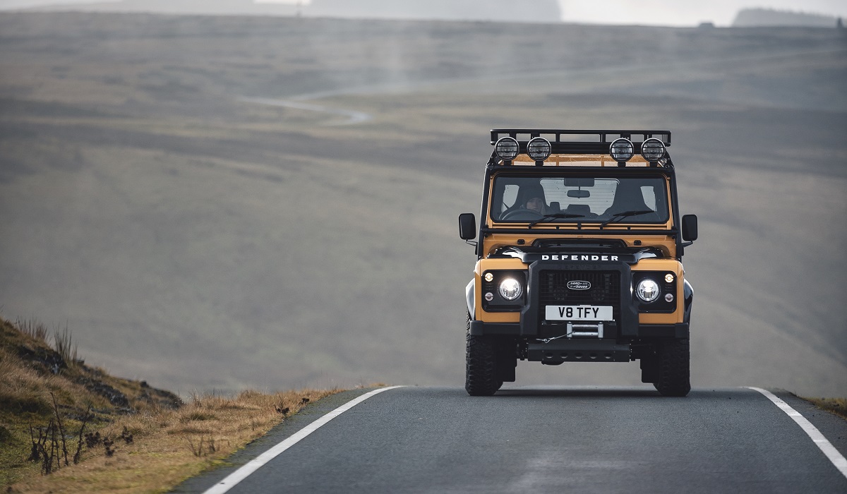 Land Rover Defender Works V8 Trophy: 25 машин для любителей классики —  Авторевю