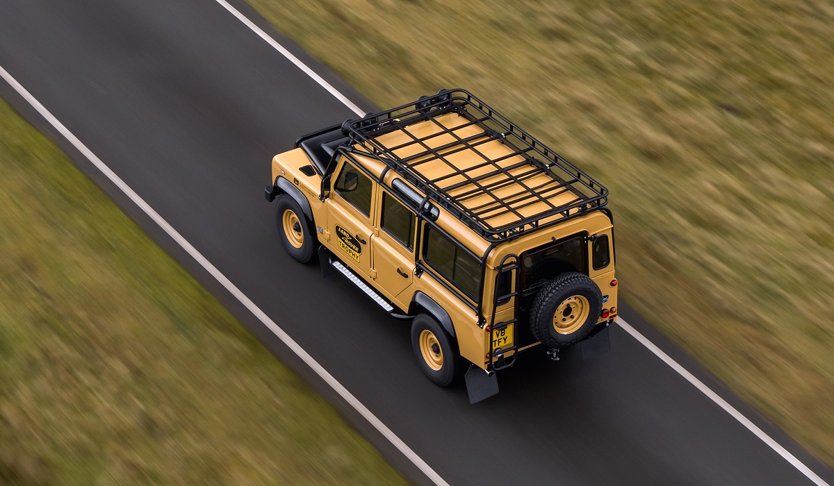 Land Rover Defender Works V8 Trophy: 25 машин для любителей классики —  Авторевю